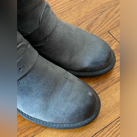 Frye Women’s Engineer 8R Leather Boots, Charcoal, size 7 - Picture 6 of 13